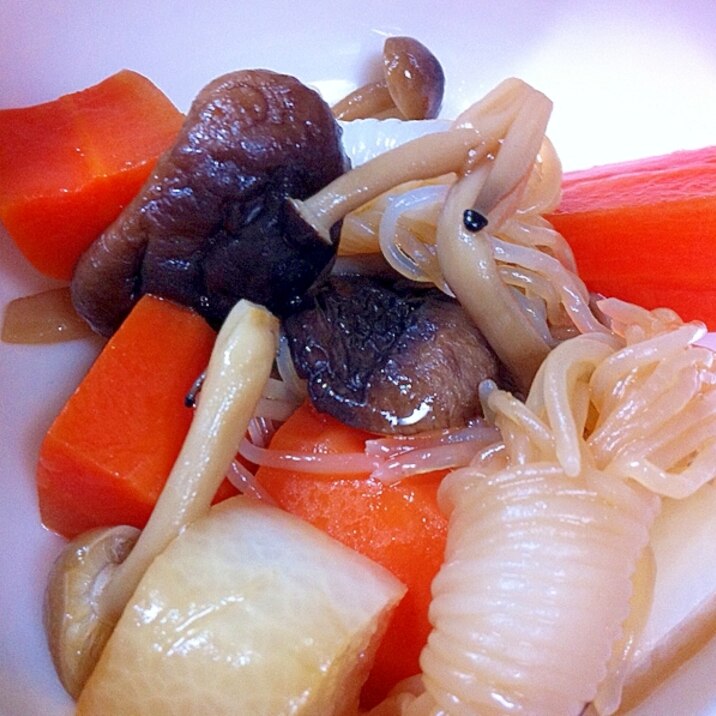糸こんにゃく、根菜と茸の煮物